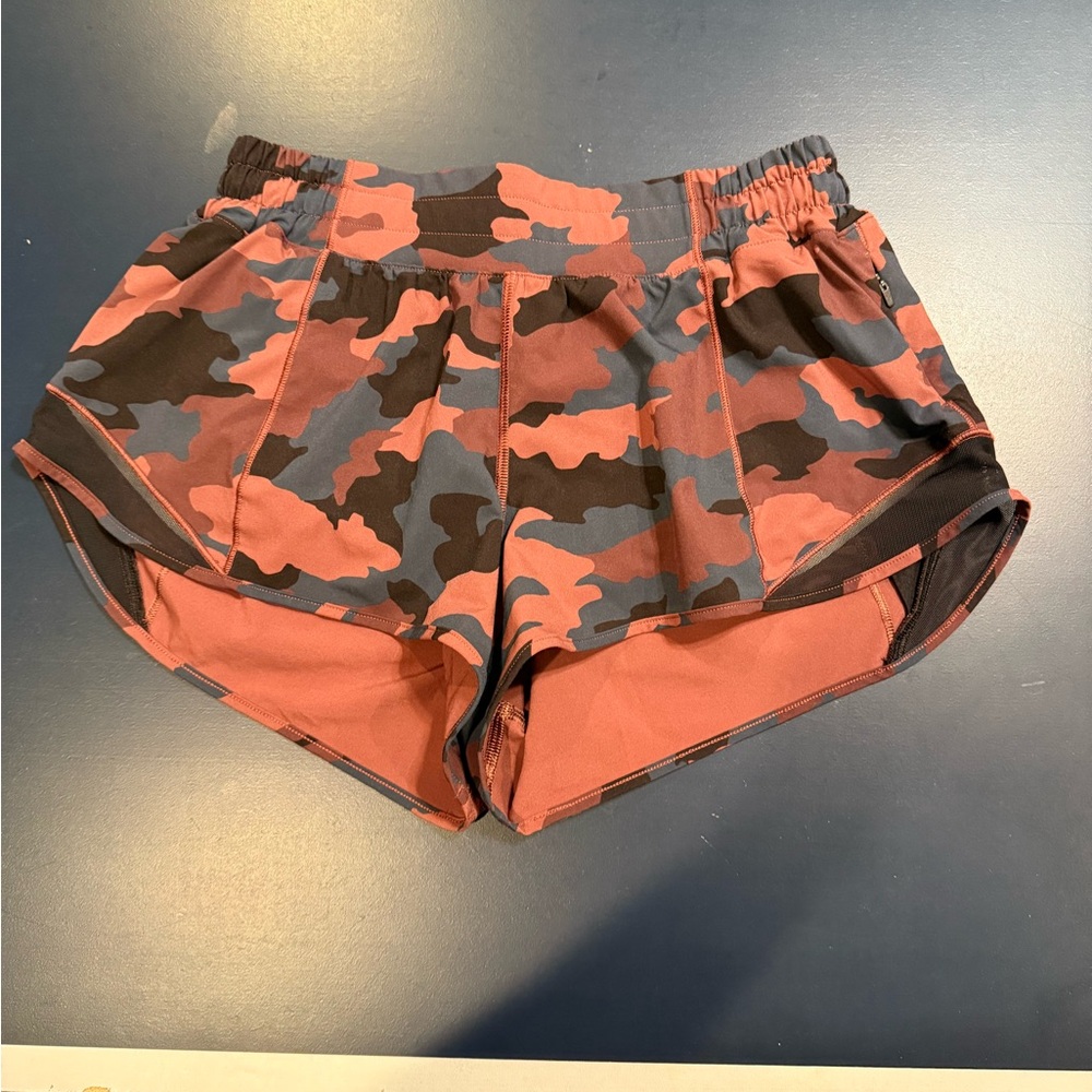 Lululemon 2.5 in hotty hot shorts